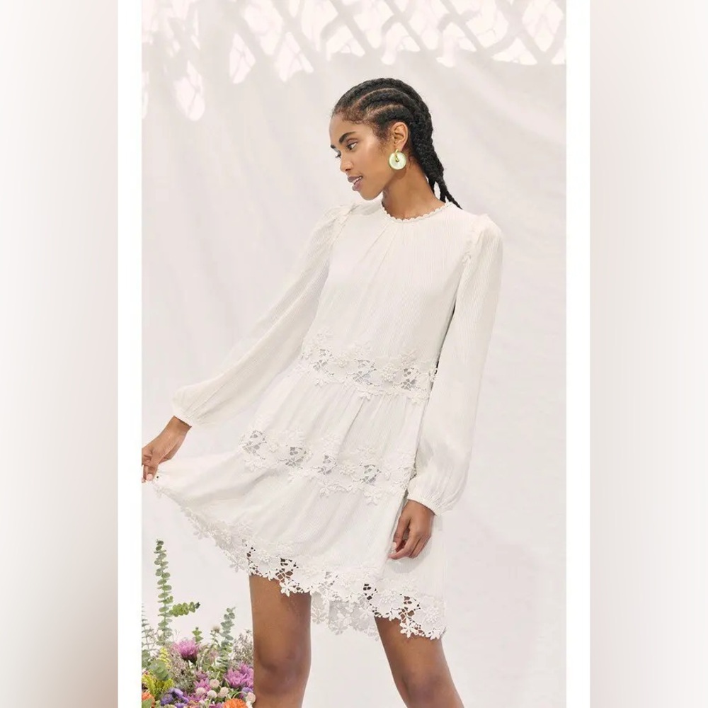 Saylor NWT Laramie White Embroidered Flower Mini Dress Size Medium 6-8